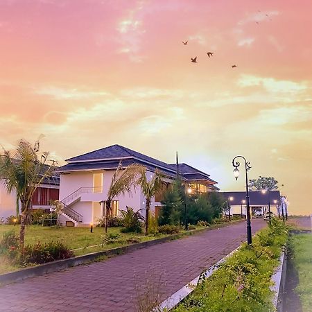 Horison Resort Antawirya Jepara Exterior foto